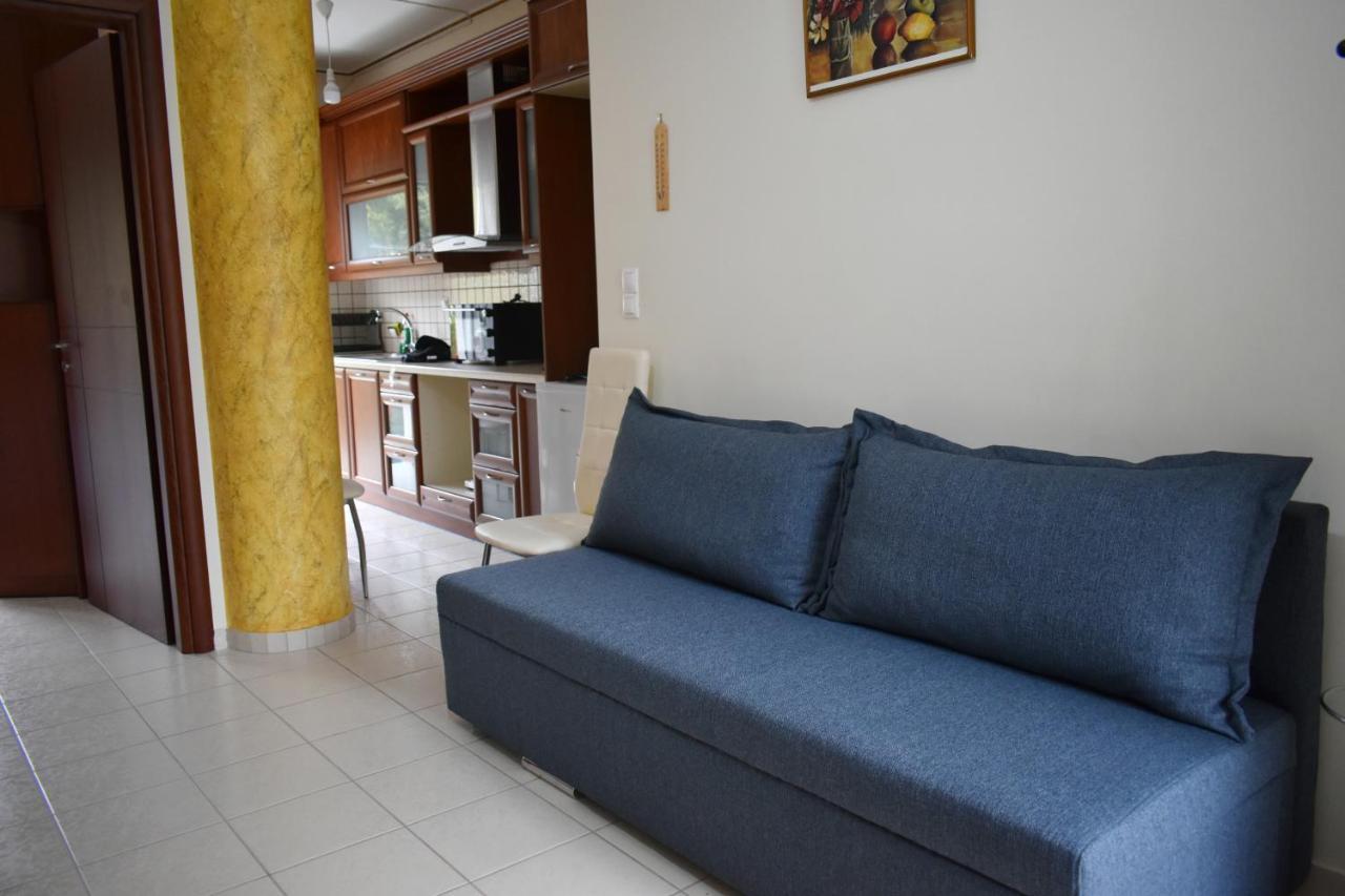 Petit House Under The Rocks Apartment Kalambaka Bagian luar foto
