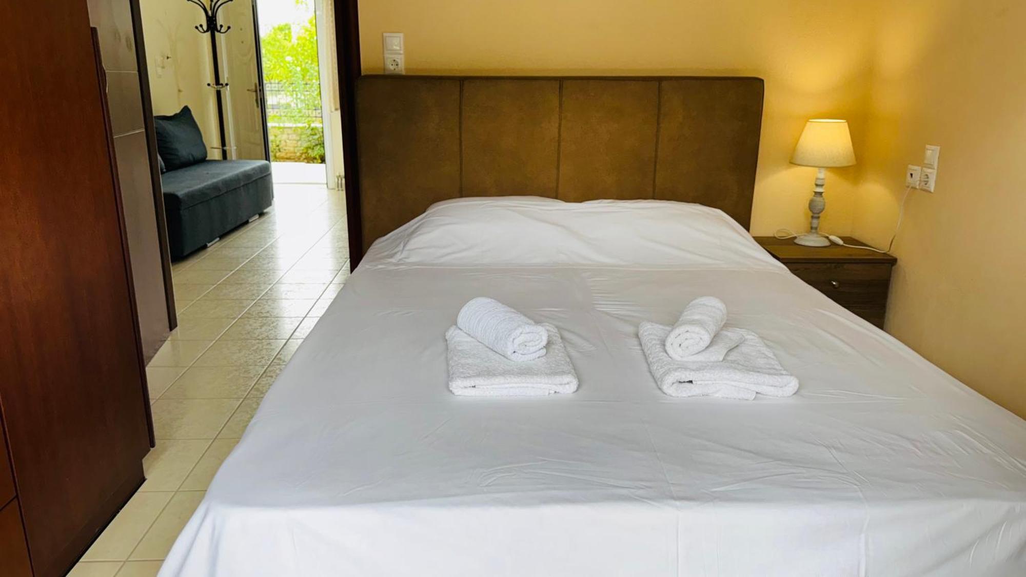 Petit House Under The Rocks Apartment Kalambaka Bagian luar foto