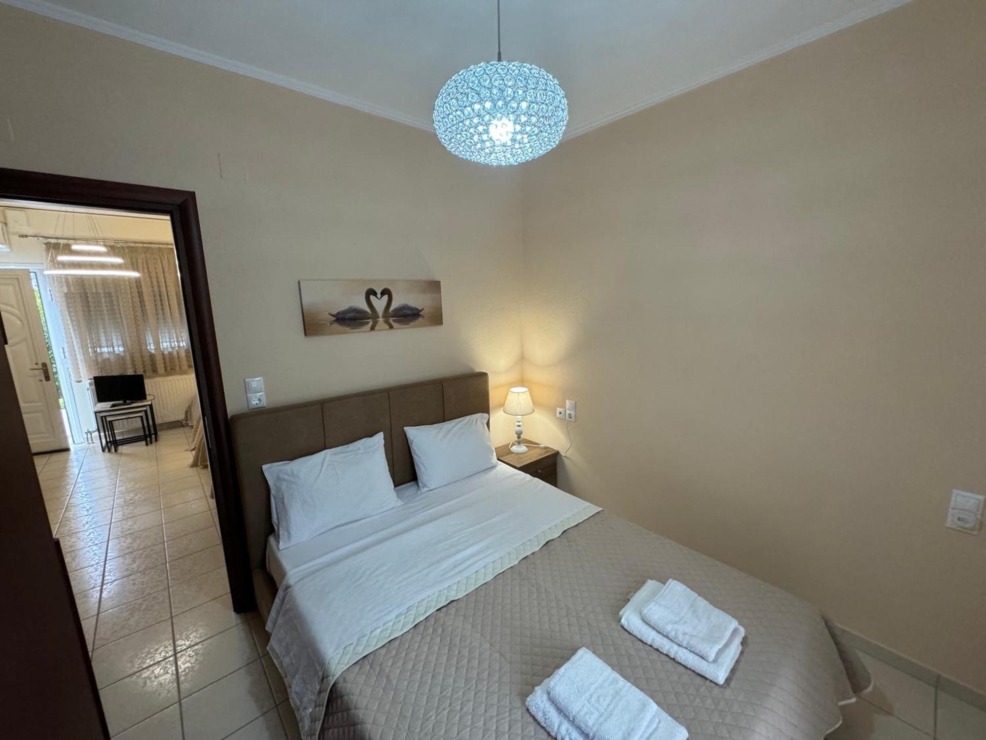 Petit House Under The Rocks Apartment Kalambaka Bagian luar foto