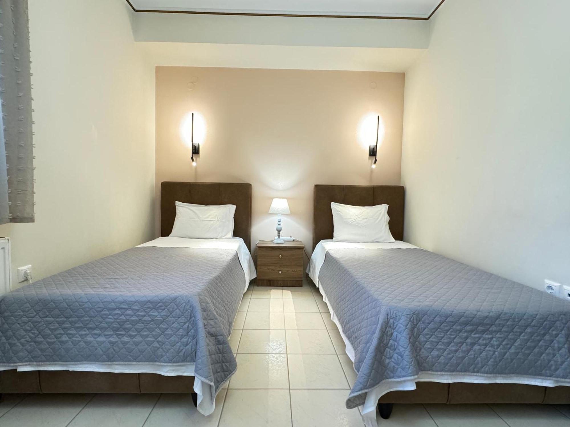 Petit House Under The Rocks Apartment Kalambaka Bagian luar foto